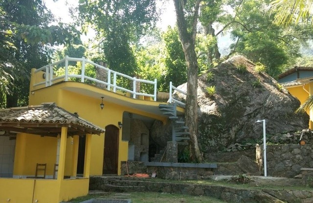 House for rent for weekends in condominium on Guaeca beach.
