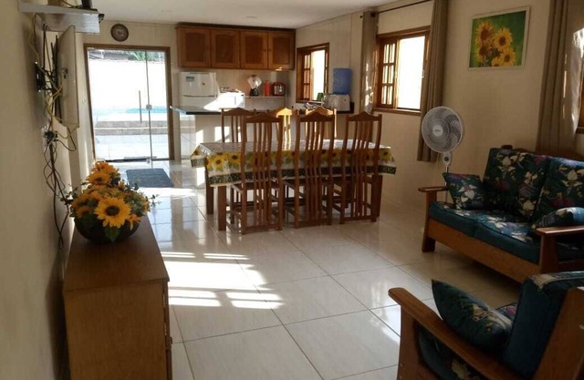 House for rent with pool 300 meters from maranduba beach