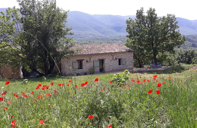House from the 18th century, quiet with pool overlooking the Luberon
