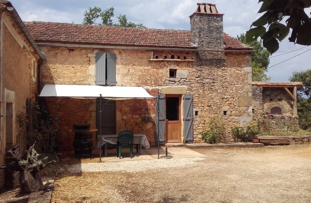 House in a country hamlet located in Daglan in Dordogne near Sarlat