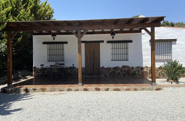 House in a very quiet rural area with easy accessibility. 3.5 km from the beach