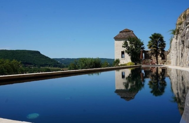 House in Beynac with access to enormous pool