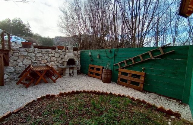 House in Cetinje. A quiet and peaceful place to rest. Near 2 national parks.