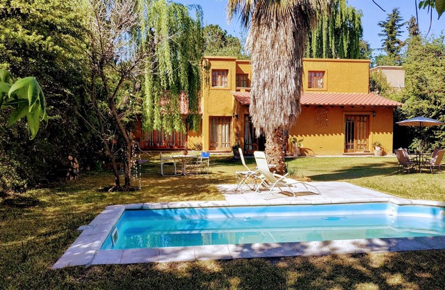 House in Chacras de Coria, In the middle of the land of Malbec