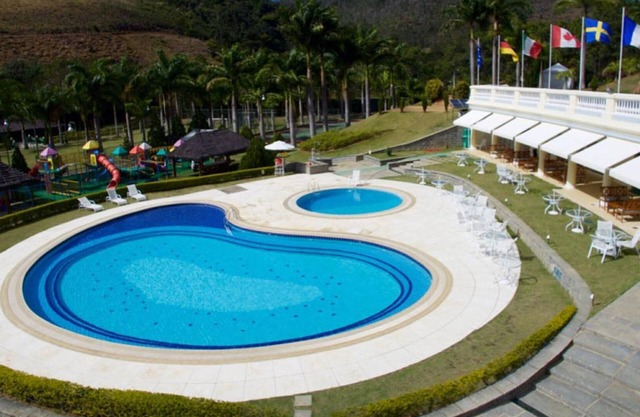 House in condominium with exclusive club! The best value for money in the Sierra.