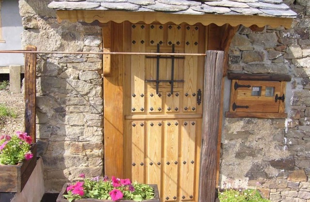 House in quiet village. Ideal couples, and friends, in Noceda del Bierzo León.