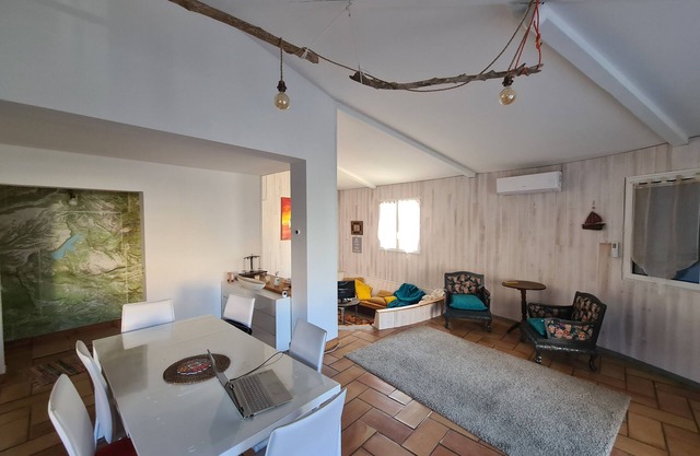 House in the heart of the village 500 m from the lake