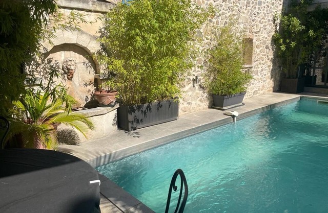 House in the heart of the village with swimming pool