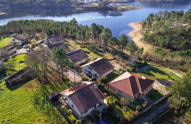 House in gerês in front of the dam - petfriendly