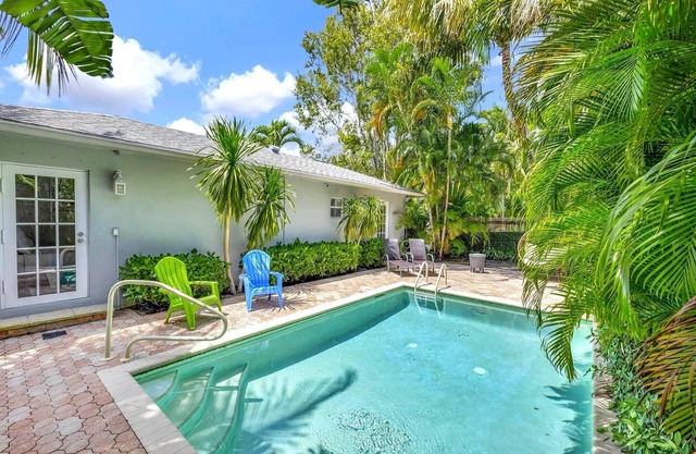 House in Historic community of West Palm Beach w complimentary Pool Heating