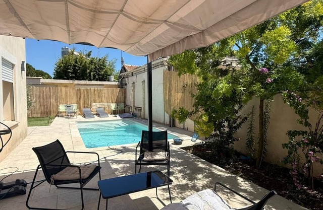 House in Nimes, 10 minutes from downtown with swimming pool.