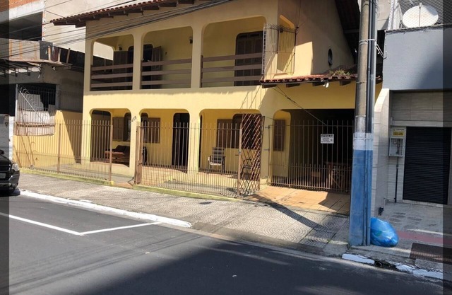 House in the center of Baln. Camboriú, near the beach
