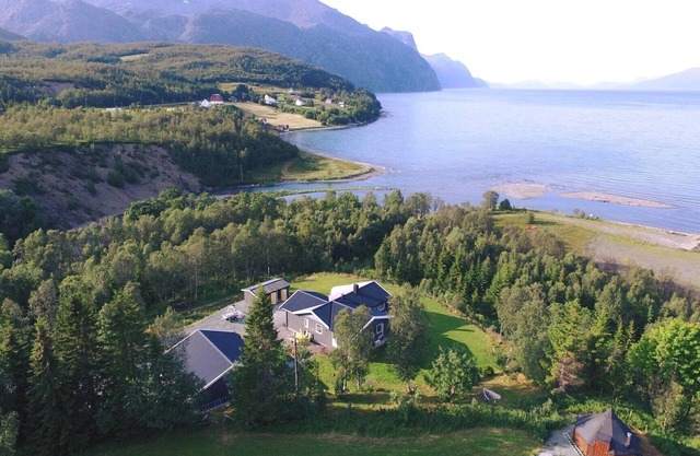 House in the heart of the Lyngen Alps with best view