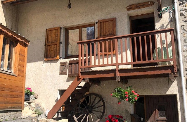 HOUSE IN THE HEART OF THE VILLAGE OF LA GRAVE