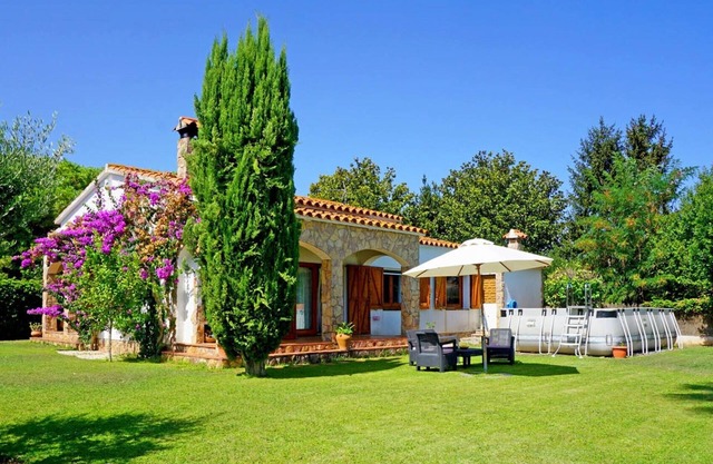 House in Viladamat with pool on the Costa Brava