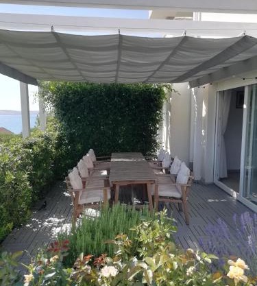 House Natali 70m from the beach - free EV top up