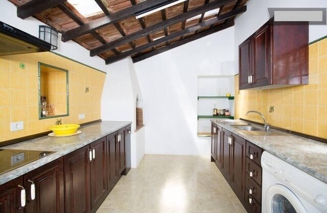 House of Aureliano Patio Canario