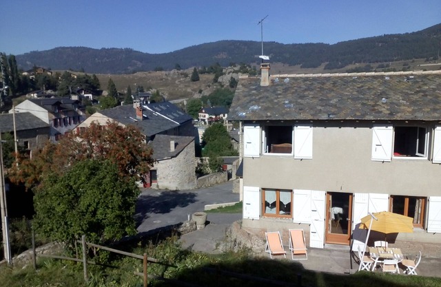 House of character, tastefully RENOVATED, QUIET, in the heart of the PYRENEES CATALAN