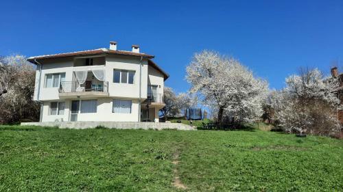 "House of swallows" vacation home, close to Sofia