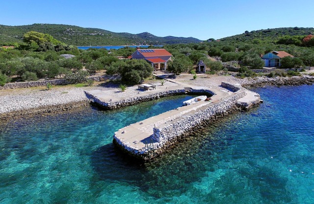 House Old Fisherman (14503-K1) - Tkon - island Pasman