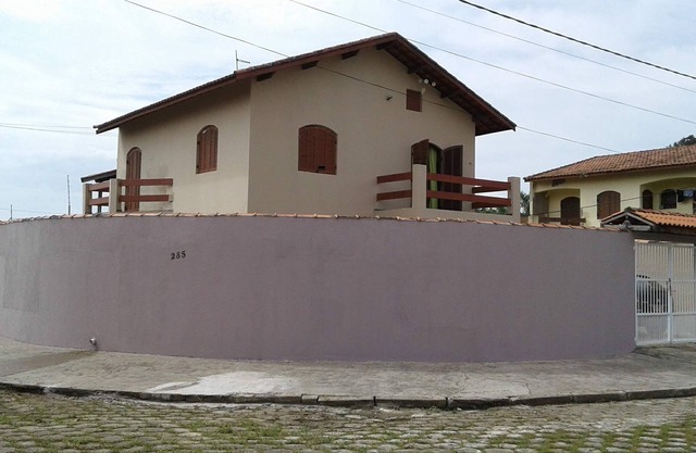 House on Itanhaem beach 280m from the sand with swimming pool.