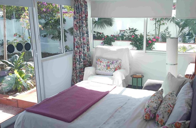 House on the ground floor, spacious and spacious, with 2 terraces and barbecues, garden.