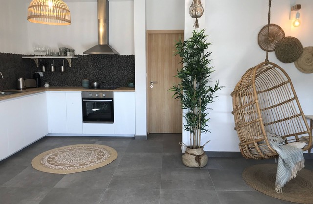 House on the river: Bico das flores 1