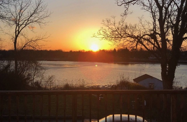 House on the River-2 bedroom- 2 bath-Small pet friendly