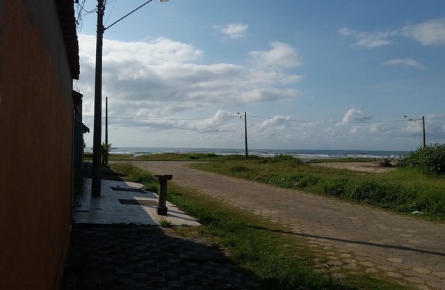 House on the sand, leisure and practicality.