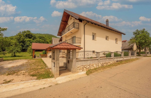 House Rose (111131-K1) - Otocac