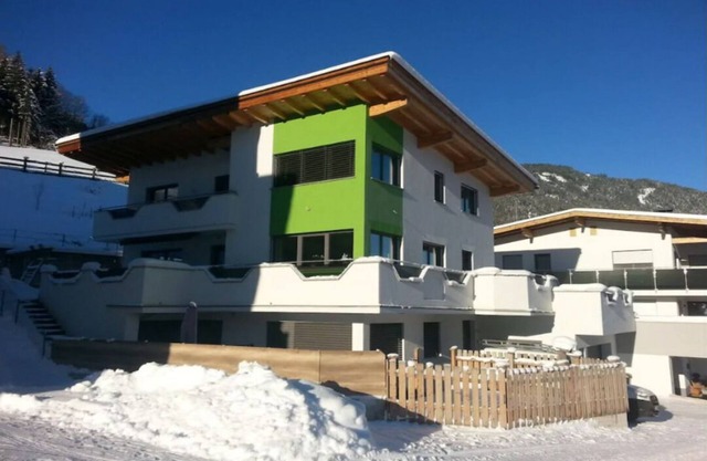 House Sabrina -Garconniere! Only 300m from the Hochzillertal/Kaltenbach valley run!