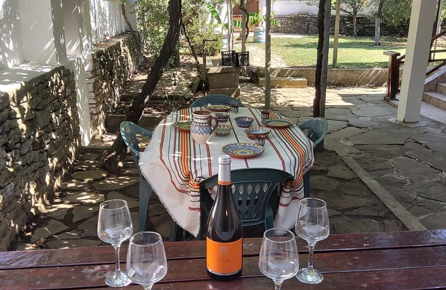 House Sleeps 6-garden-freeparking-bbq-patio-petsok