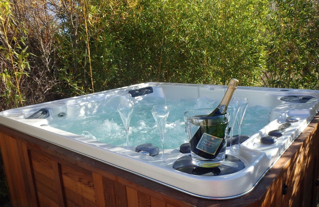 HOUSE & SPA FACING Luberon