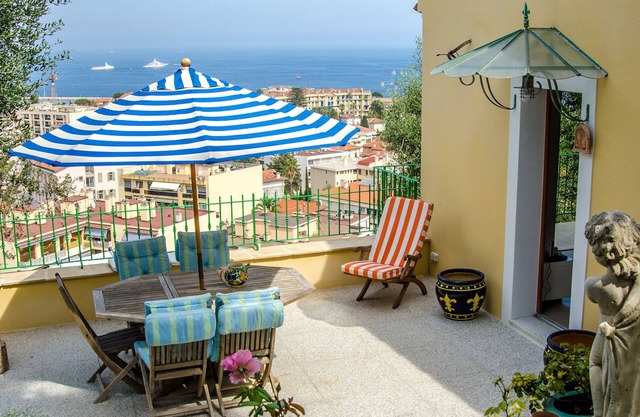 House, superb sea view between Nice and Monaco