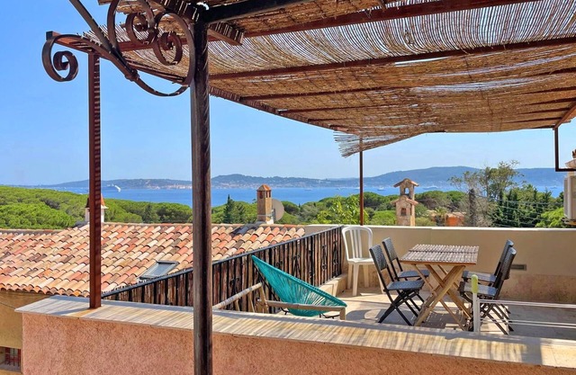 House T3 - 4/5 people - Sea view - Air conditioning - Wifi - Close to the beach - Grimaud