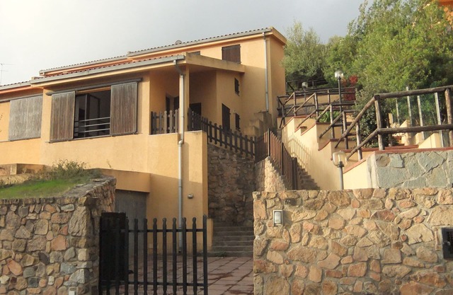 House/Villa - -cala sinzias