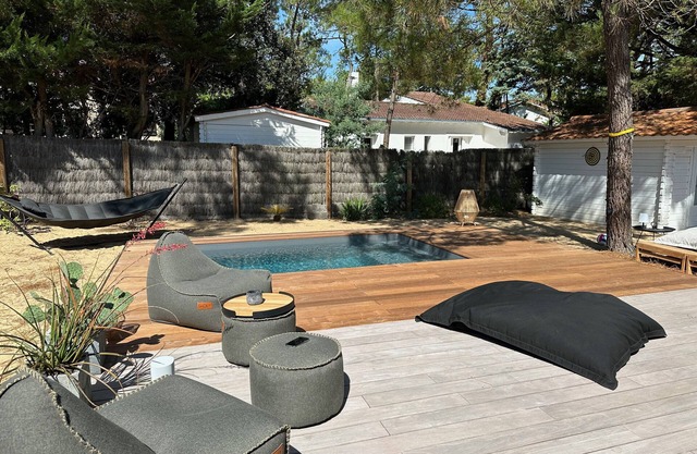 House/Villa under pine trees - 150m from a sandy beach -