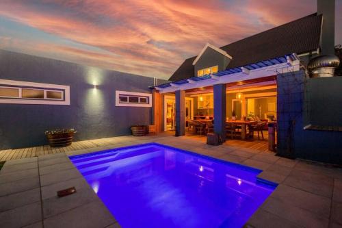House w Pool, Fireplace, Braai