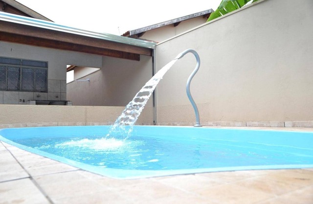 HOUSE W/POOL HEAT. SOLAR, AIR COND, WIFI AND TV WITH NETFLIX! SLEEPS 13 PEOPLE