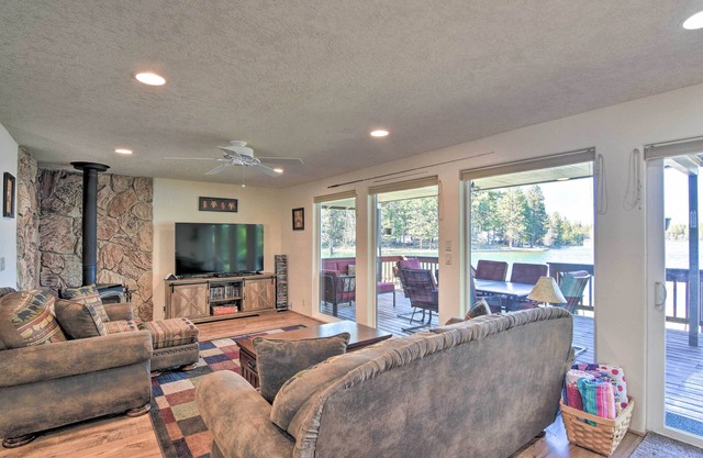 House w/Private Deck on the Rock Creek Reservoir!