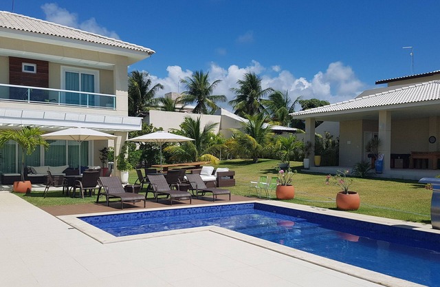 House w/sl games, kiosk with barbecue within the cond. closed Sun Corner