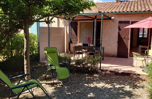 House with garden 300 m from Lake Sainte-Croix