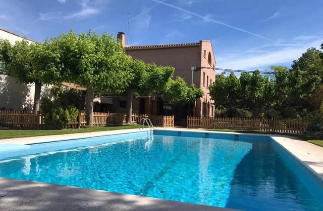 House with 1000 m2 garden, swimming pool and private barbecue,