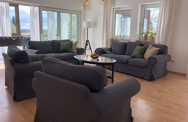 House with 3 apartments and garden for 14 people
