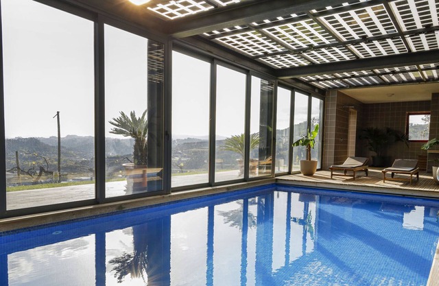 House with 4 suites and Private Indoor Pool