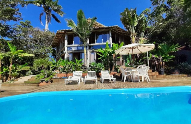 House with 5 suites with spectacular views to the sea!