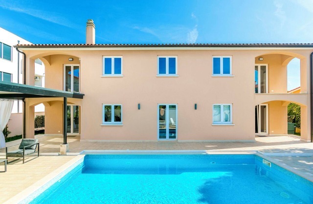 House with 6 bedrooms, terrace and swimming pool