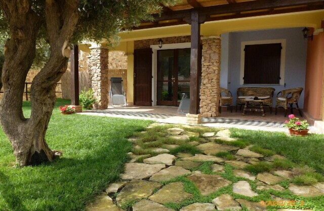 House with garden in excellent location 500 meters from the sea only for two adults.