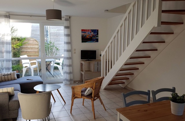 House with garden 400 m from the beach