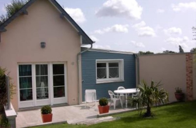 House with garden. one bedroom and mezzanine